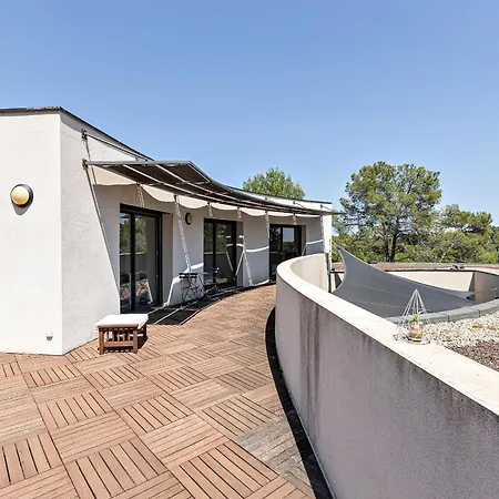 Superbe Et Spacieuse Propriete Avec Piscine Et Spa *