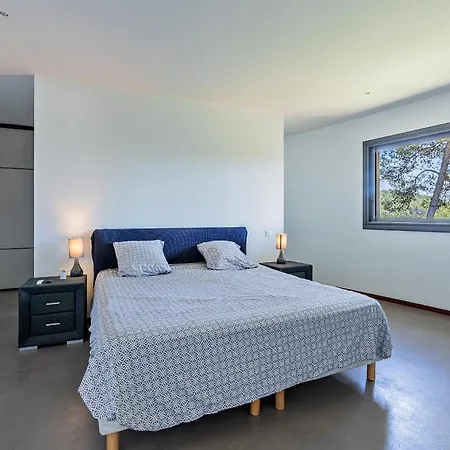 Superbe Et Spacieuse Propriete Avec Piscine Et Spa Villa