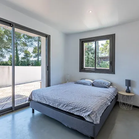 Superbe Et Spacieuse Propriete Avec Piscine Et Spa Villa *