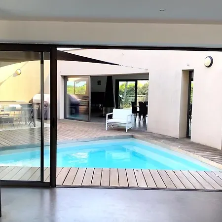 Superbe Et Spacieuse Propriete Avec Piscine Et Spa Villa