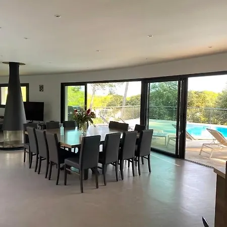 Superbe Et Spacieuse Propriete Avec Piscine Et Spa Villa