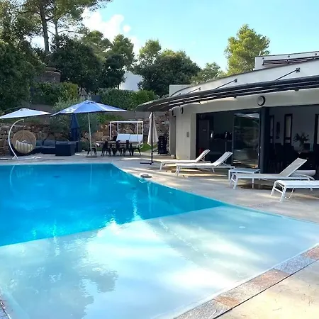Superbe Et Spacieuse Propriete Avec Piscine Et Spa Villa