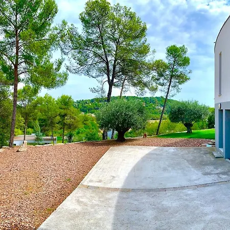 Superbe Et Spacieuse Propriete Avec Piscine Et Spa