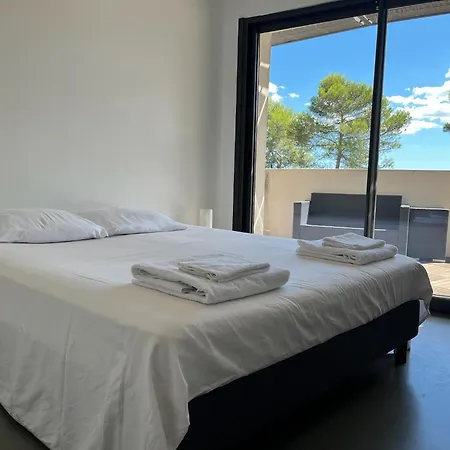 Superbe Et Spacieuse Propriete Avec Piscine Et Spa