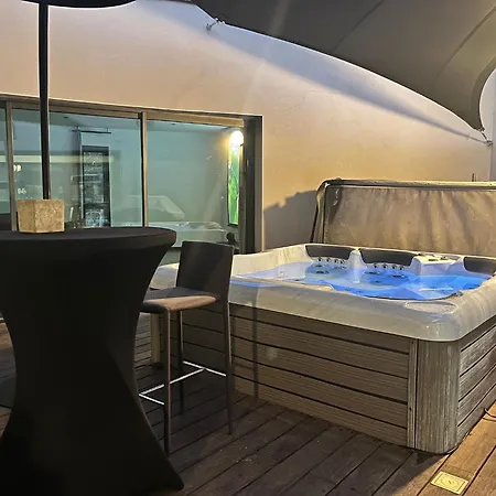 Superbe Et Spacieuse Propriete Avec Piscine Et Spa