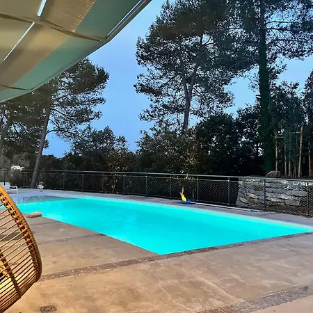 Superbe Et Spacieuse Propriete Avec Piscine Et Spa Villa